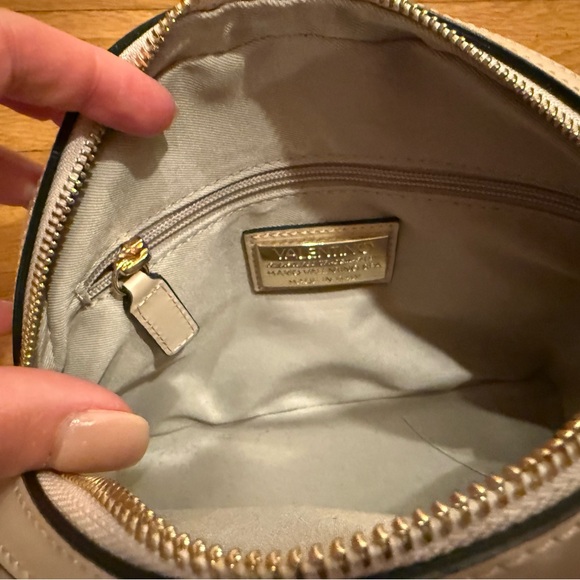 VALENTINO BY MARIO VALENTINO
Diana Logo Leather Crossbody Bag - Picture 10 of 12